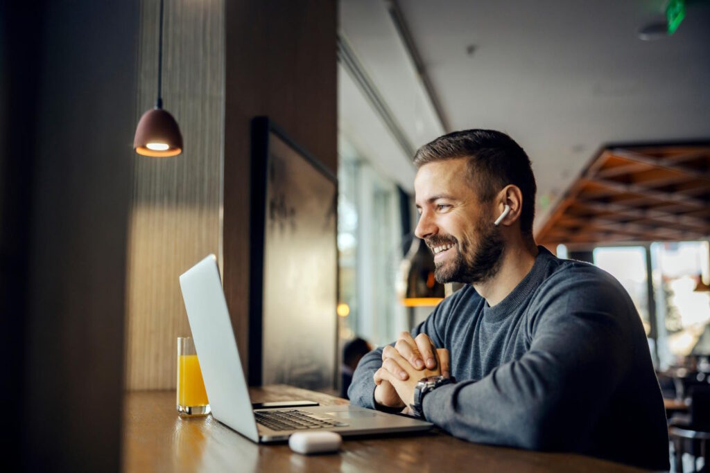 W dzisiejszym dynamicznie rozwijającym się świecie technologii, profesjonaliści z różnych branż coraz częściej szukają urządzeń, które nie tylko sprostają ich wymaganiom zawodowym, ale również zapewnią mobilność, styl i komfort pracy