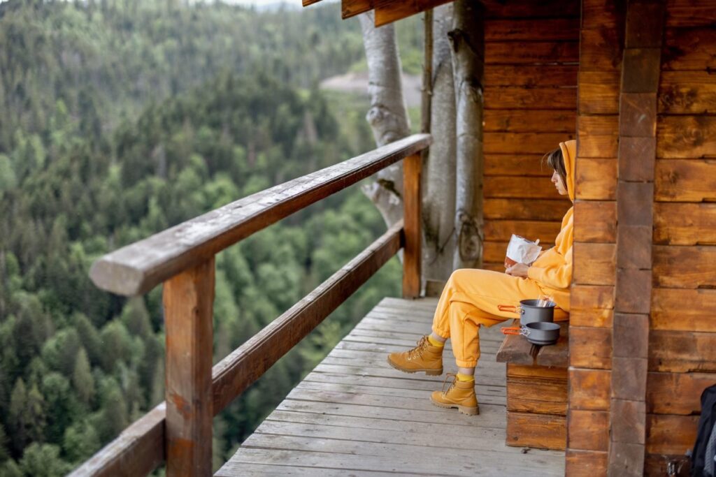 Biwakowanie pod gwiazdami to jedna z tych przygód, która pozwala nam na chwilę oderwać się od codzienności i zbliżyć do natury