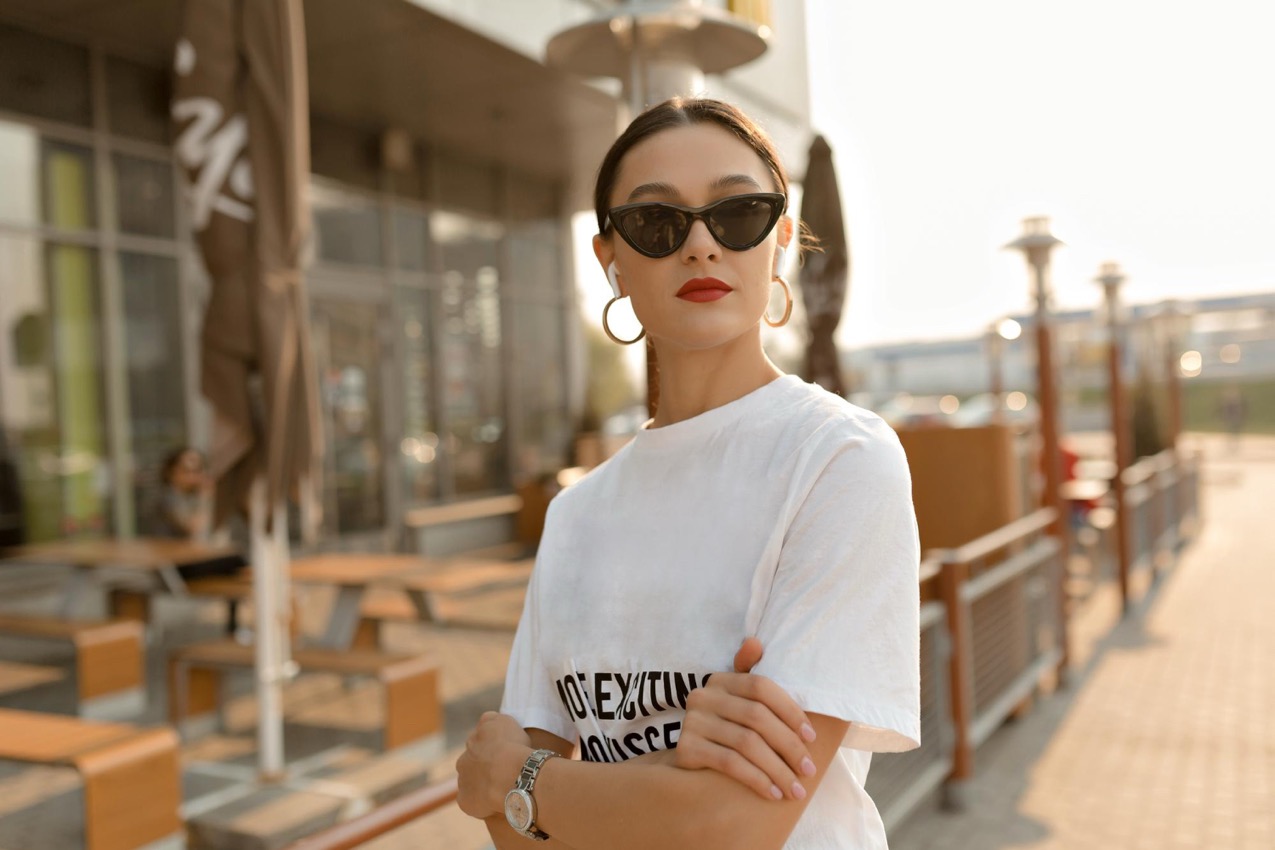 Ray Ban dla kobiet: Twoje okno na świat stylowych okularów przeciwsłonecznych